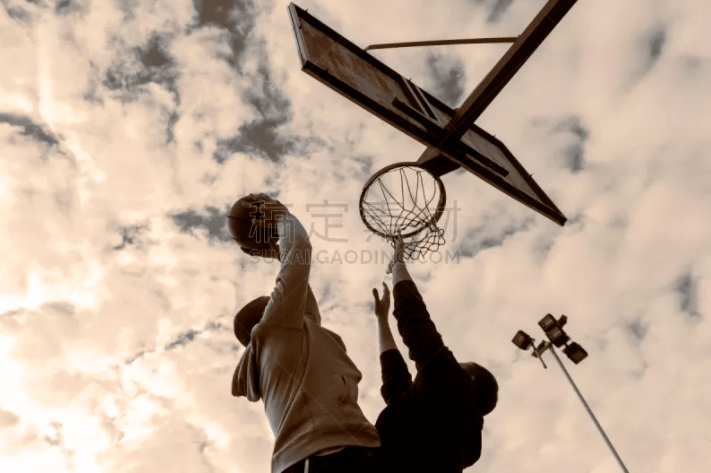 东契奇成为自13年科比后首位连续四场比赛得分30+的湖人后卫